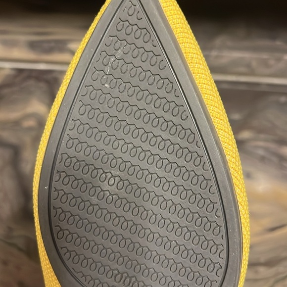 Rothy’s extra cushion lemon yellow pointed flats - Picture 5 of 7